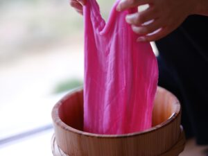 紅花染めワークショップ